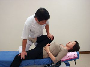 京都にしもと整体院は、延べ45,000人の姿勢矯正実績を誇る姿勢矯正のパイオニアです。